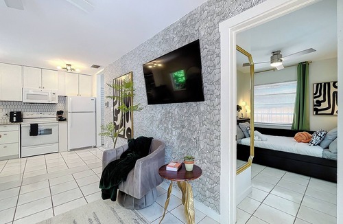 Oakland Park Villa | Chic Boho Paradise: Las Olas