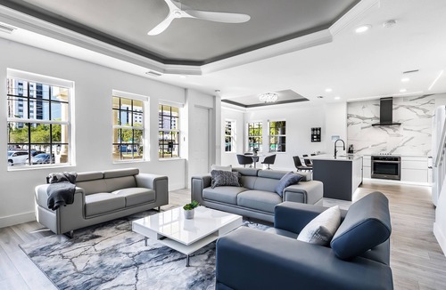 Fort Myers House | Chic & Cozy River District Townhouse