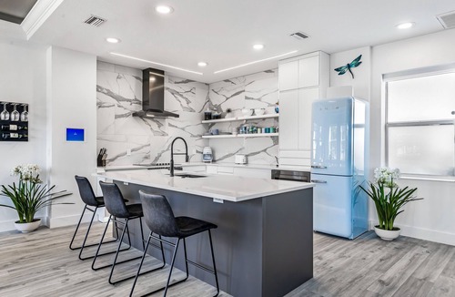 Fort Myers House | Chic & Cozy River District Townhouse