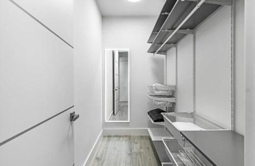 Fort Myers River District House | Chic & Cozy River District Townhouse