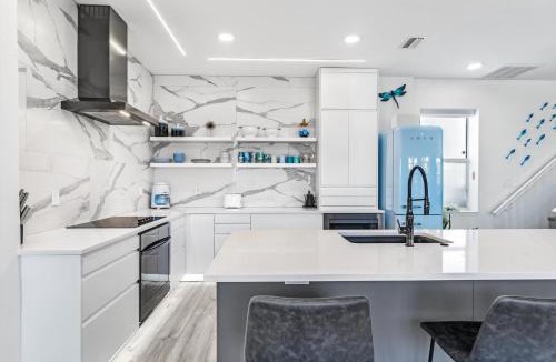 Fort Myers River District House | Chic & Cozy River District Townhouse