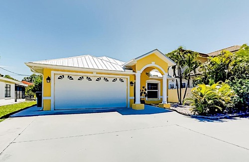 Naples Park House | Chic Gulf Getaway