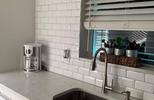 Mango Groves Apartment | Chic Retreat
