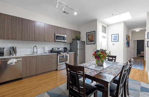 MLK University Condo | Cityscape 1- City Hoppers- King Bed