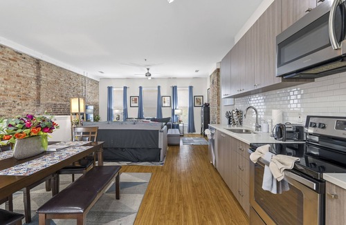 MLK University Condo | Cityscape 3- Killer Location- Sleeps 14-2 Condos