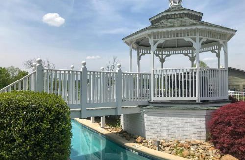 Sevierville Hotel | Clarion Inn Willow River