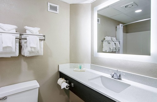 Sevierville Hotel | Clarion Inn Willow River