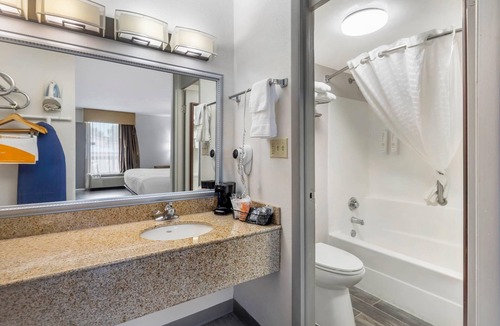 Morrow Hotel | Clarion Pointe Morrow - Atlanta South