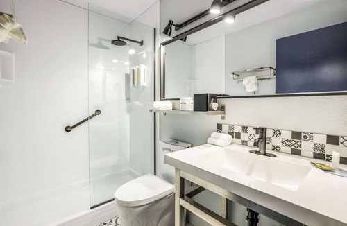 Tallahassee Hotel | Clarion Pointe Tallahassee-State Capitol
