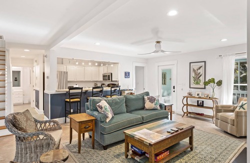 Bald Head Island House | Classic Coastal Carolina Beach House 4 BR 3 Baths Walk to Beach Pet Friendly