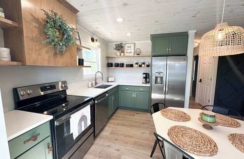 Dahlonega House | CLEAN and private Mountain Gem! - less than 10 mins to downtown Dahlonega!