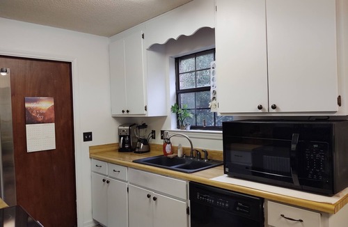 Tallahassee House | Clean house Private Indoor spaces By I-10