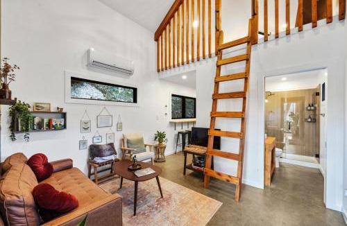 Rogers House | Cliff Hot Tub with Deck Fire Pit Mural and Pet Friendly