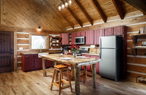 Pine Ridge Cabin | Cliffside Romantic Retreat LOVE