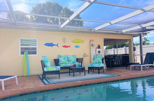 Naples Park House | Close to Beach heated salt Pool Retreat