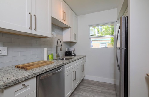 Harbordale Apartment | Close to beach, downtown, airport. Entire Apt.