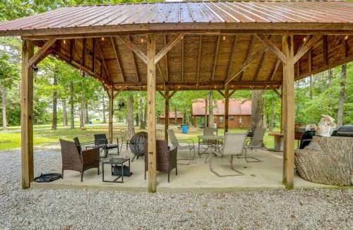Newnata Apartment | Close to Blanchard Caverns! Nature-Centric Cabin