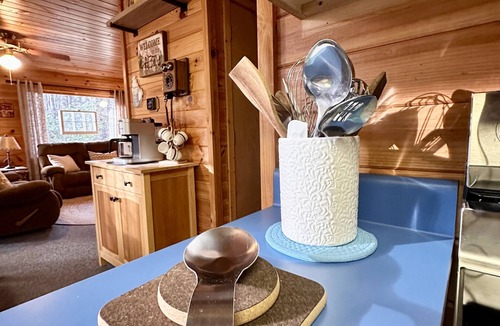 Sautee Nacoochee Cabin | Close to Everything! 3BR Sleeps 9 - King Bd - 5min Helen & Anna Ruby Falls