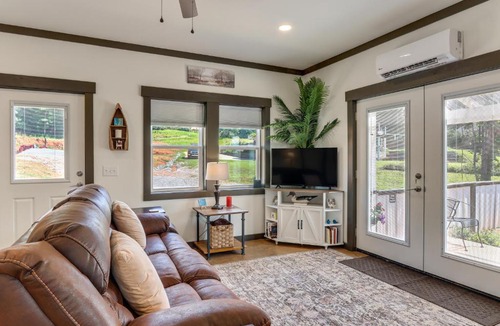 Cedar Cliff Apartment | Close to Lake Chatuge! Modern Hillside Barndo Apt!