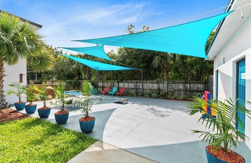 Indian Harbour Beach Apartment | Close to the beach! Pool, gym, BBQ, *no pet fee*, LCO @ 6 pm