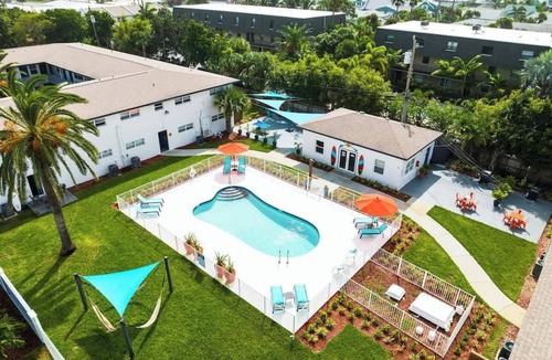 Indian Harbour Beach Apartment | Close to the beach! Pool, gym, BBQ, *no pet fee*, LCO @ 6 pm