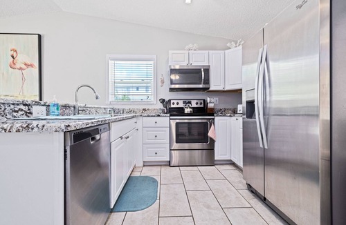 Ozona Condo | Coastal 2BR Retreat Near Golf, Breweries & Beaches – Walk to Dining & Enjoy Local Adventures!