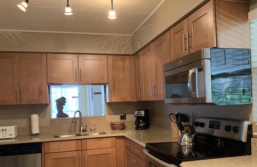 Bay Esplanade House | Coastal Breeze - A Weekly Rental 4 Bedroom Home by RedAwning