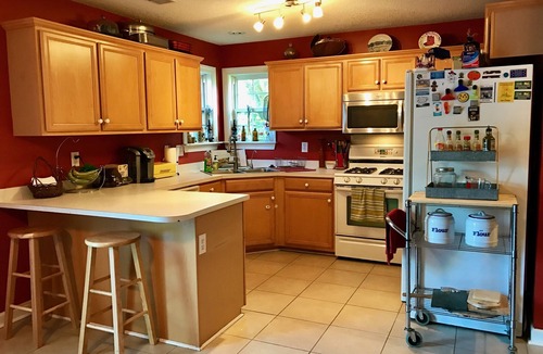 Charleston House | Coastal Comfort; Sleeps 13; Central to DT & Beach.