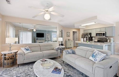 Calabash Apartment | Coastal Condo with outdoor pool and golf courses nearby