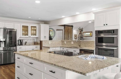 Dandridge House | Cobblestone Cove. Lake Front/Hot Tub/Outdoor Fireplace/5 Acres/Game Room