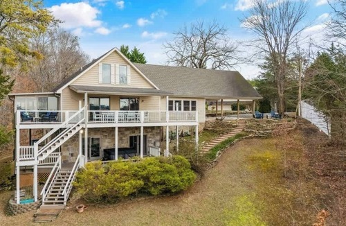 Dandridge House | Cobblestone Cove. Lake Front/Hot Tub/Outdoor Fireplace/5 Acres/Game Room