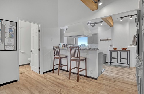 Cocoa Isles House | Coco Sands Riverfront Pool Home w/5 Bedrms - 3 min to the beach