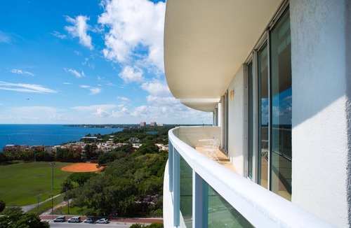 Coconut Grove Apartment | Coconut Grove Gorgeous Bay View 1/1.5 Condo Includes Parking