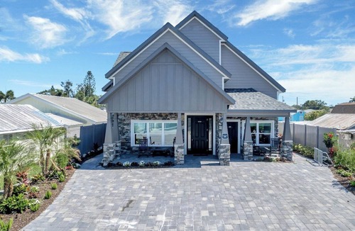 Southgate Apartment | coffee, Pinecraft with a view, Wi-Fi, TV sleeps 2