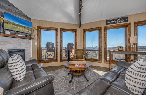 Banner Elk Ski Chalet | Cold AC! Best Location! SLOPESIDE! Mountain View’s! Walk to Restaurants!