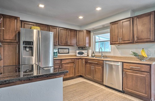 Villas House | Colorful Fort Myers Home w/Sunroom & Patio!