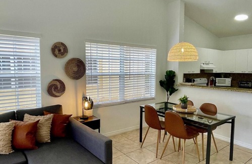 Boca Raton Apartment | Come cozy up in this West Boca Raton apartment