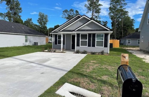 Crawfordville House | Come, feel home away from home.