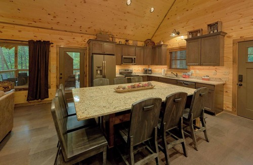 Sevierville Resort | Come stay at The Adventure Lodge for a cozy stay!
