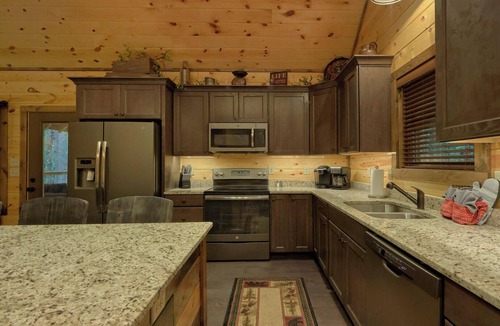 Sevierville Resort | Come stay at The Adventure Lodge for a cozy stay!