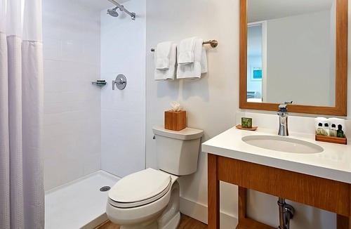 Islamorada Hotel | Comfort and Convenience! Free Onsite Parking, Pets Allowed, Free Breakfast