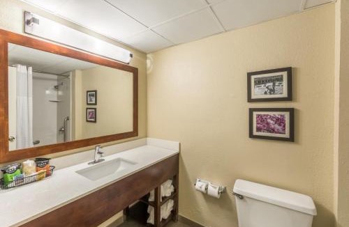 Executive Park Hotel | Comfort Inn Charlotte Airport Uptown