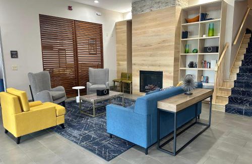 Cartersville Hotel | Comfort Inn & Suites Cartersville - Emerson Lake Point