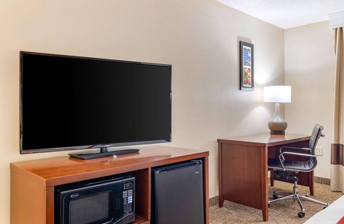 Macon Hotel | Comfort Inn & Suites Macon North I-75