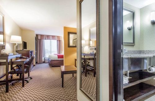 Clinton Hotel | Comfort Suites Clinton near Presbyterian College