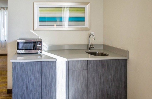Miami Springs Hotel | Comfort Suites Miami Airport North