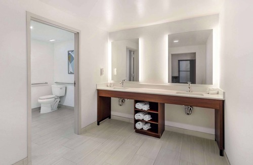 Titusville Hotel | Comfort Suites Titusville near Kennedy Space Center
