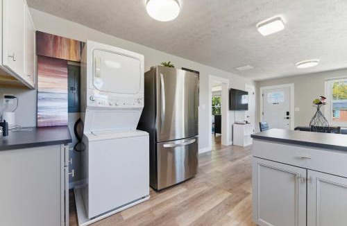 Sylvan Hills Apartment | Comfortable 2 Bedroom Lounge Near Downtown Atl Sleeps 4 Free Parking