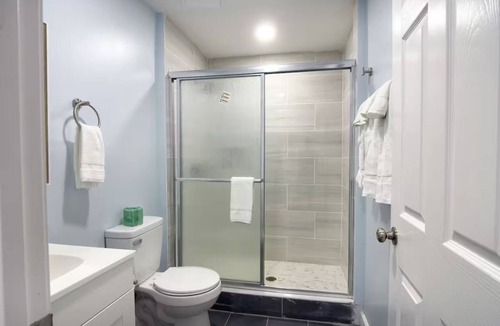 Tazewell Hotel | Comfortable Room Near Scenic Areas w/Convenient Free Parking