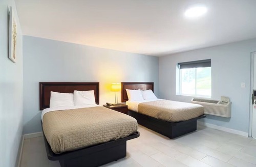 Tazewell Hotel | Comfortable Room Near Scenic Areas w/Convenient Free Parking